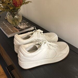 Alo Tennis shoes Men’s 7.5/women 9